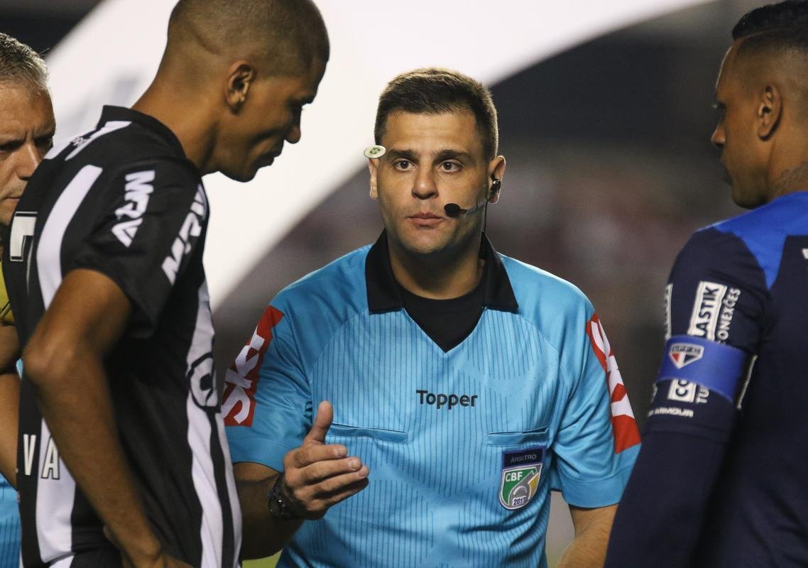 Atlético saiu atrás, conseguiu virada com Róger Guedes e Ricardo Oliveira, mas cedeu empate no Morumbi