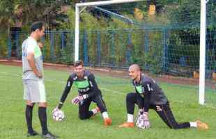 Amrica treinou nesta sexta-feira em Londrina em preparao para duelo contra o Londrina, neste sbado, s 17h (de Braslia), pela penltima rodada da Srie B. Enderson Moreira comandou uma atividade no campo da Associao dos Funcionrios Municipais de Londrina (AFML) 