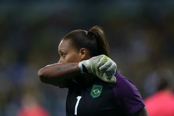 Imagens emocionantes das cobranas de pnaltis no Mineiro e da classificao do Brasil s semifinais do torneio feminino de futebol dos Jogos Olmpicos. Goleira Brbara pegou pnalti e deu vitria  Seleo por 7 a 6 sobre a Austrlia. Com 52 mil pagantes, estdio foi  loucura.