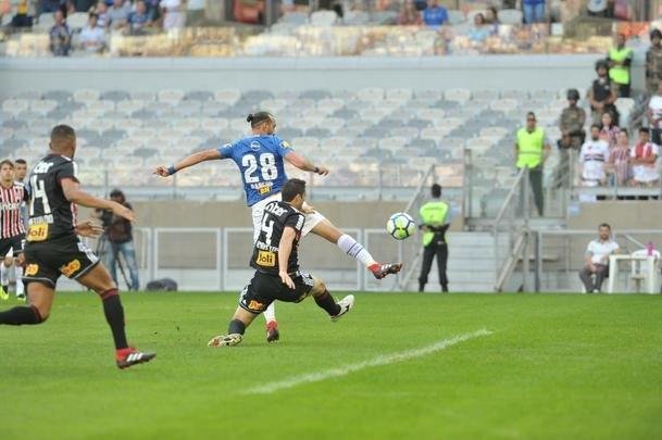 Fotos do jogo entre Cruzeiro e So Paulo