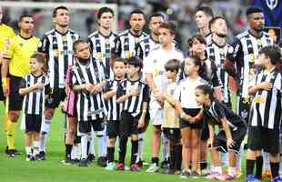 Mascotinhos do Atltico no jogo contra o Juventude, no Mineiro, pelo Campeonato Brasileiro de 2022