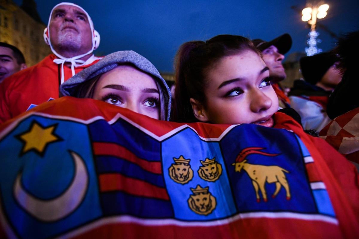 Festa da torcida croata em Zagreb com a vitria sobre Marrocos e a conquista do terceiro lugar na Copa do Mundo de 2022, no Catar