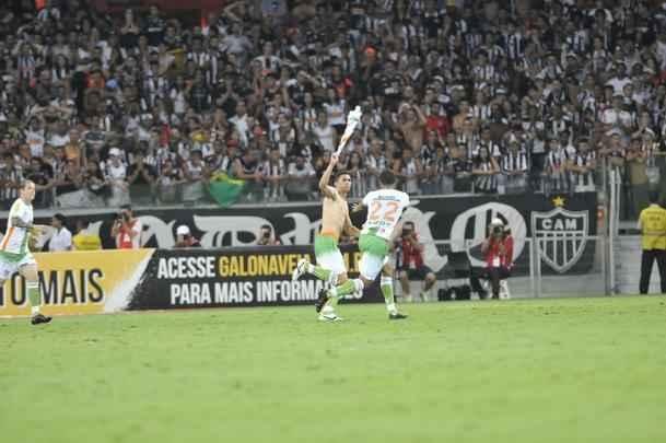 Fotos da comemorao de Danilo, heri da grande deciso do Mineiro