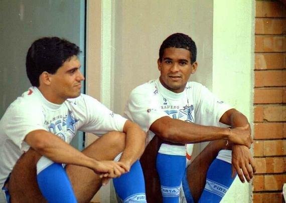 O zagueiro Gelson (esquerda) também foi envolvido na negociação que trouxe Fabinho para a Toca da Raposa. O defensor conquistou seis títulos na Toca da Raposa, entre eles os da Copa do Brasil e da Libertadores