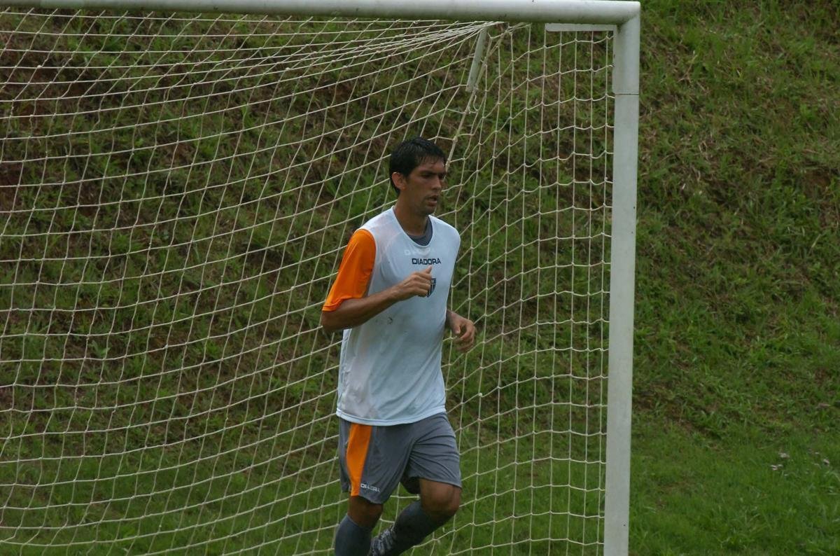 Ricardo Martinez - O paraguaio Ricardo Martinez, atuou no Galo no ano de 2008. Em 6 jogos com a camisa alvinegra, o zagueiro no marcou nenhum gol. Foi repassado ao Gama, j que foi emprestado pelo Libertad ao Atltico durante toda a temporada de 2008.