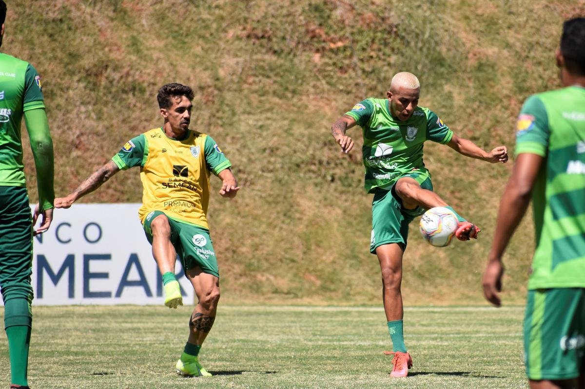 Dos dias 26 a 28 de janeiro, o Amrica realizou atividades totalmente voltadas ao confronto contra o Ava, pela 38 rodada da Srie B do Campeonato Brasileiro. Nesta sexta-feira (29), s 21h30, Coelho e Leo da Ilha se enfrentam no Independncia, em Belo Horizonte. A partida pode selar um indito tricampeonato do Amrica, que se isolaria como maior vencedor da competio. Alm disso, o elenco almeja a conquista para coroar uma temporada histrica, em que o clube foi semifinalista da Copa do Brasil.