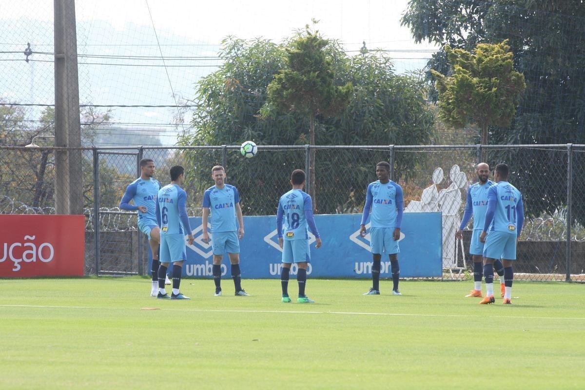 Presidente do Cruzeiro, Wagner Pires de S, acompanhou treino deste sbado, na Toca da Raposa II. Mais uma vez, Arrascaeta treinou normalmente e est cotado para iniciar como titular diante do Atltico-PR, na segunda-feira, no Mineiro, pelas oitavas de final da Copa do Brasil