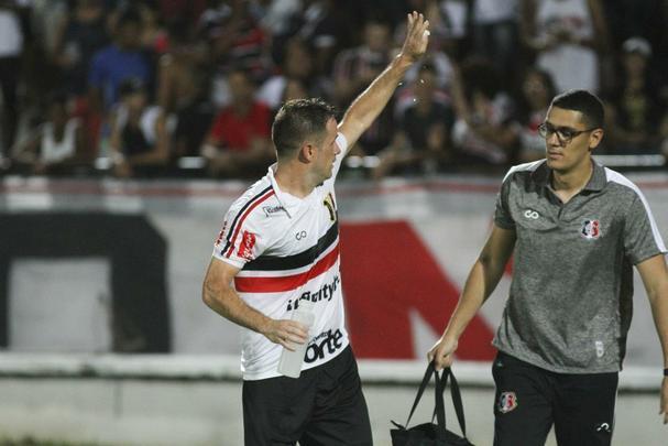 Contra o Confiança, Pipico marcou dois gols na vitória por 3 a 1 no Arruda