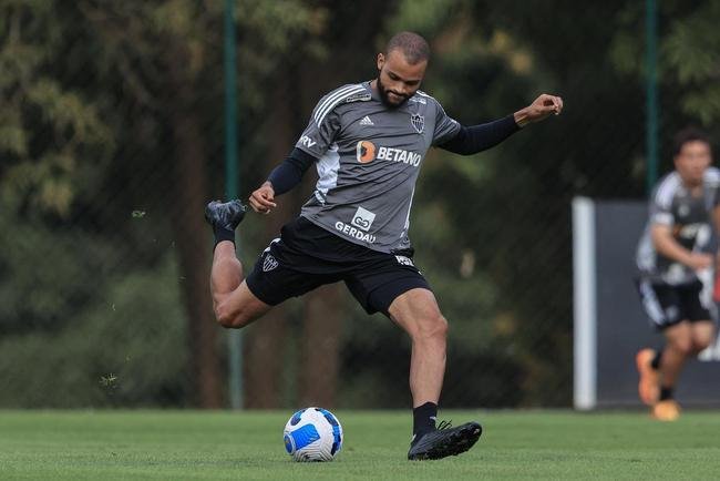 Ainda sem Arana, Atltico teve treino na Cidade do Galo, nesta segunda-feira (8), para o confronto com o Palmeiras pela Copa Libertadores.