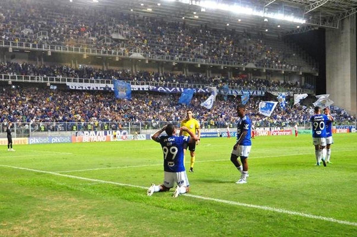 O Cruzeiro goleou o Nutico por 4 a 0 no Independncia, em Belo Horizonte, na 26 rodada da Srie B