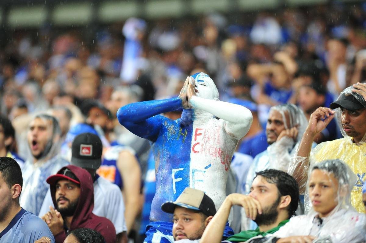 Torcida do Cruzeiro foi ao Mineiro com esperana, mas viu outra pssima atuao do time, nova derrota e saiu revoltada