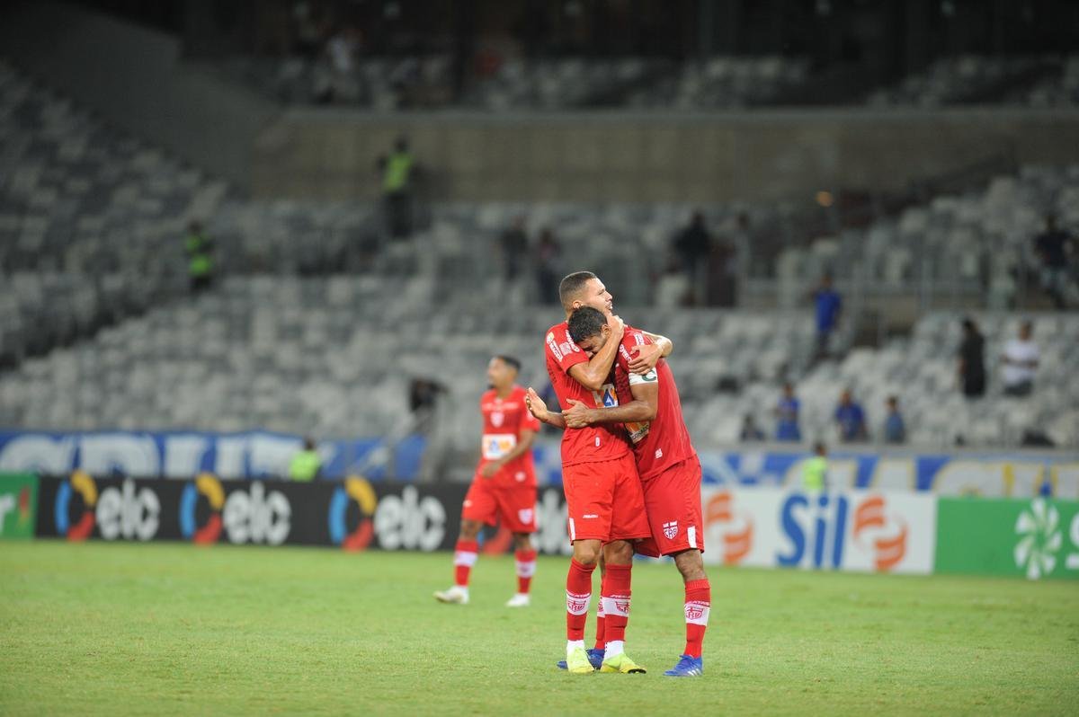Revs por 2 a 0 para o CRB frustrou torcida do Cruzeiro no Mineiro