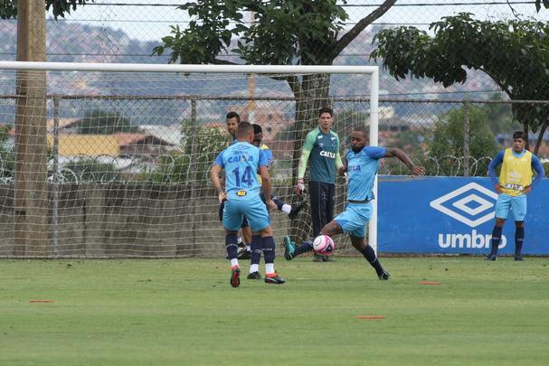 Imagens do treino do Cruzeiro nesta segunda-feira, 19 de fevereiro, na Toca da Raposa II