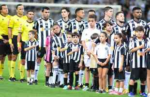 Mascotinhos do Atltico no jogo contra o Juventude, no Mineiro, pelo Campeonato Brasileiro de 2022