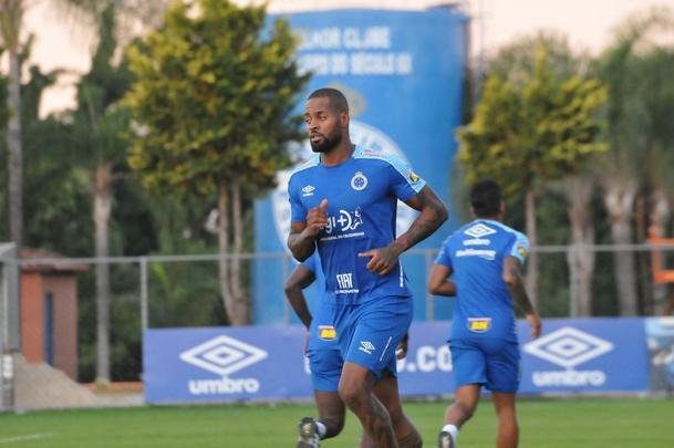 Cruzeiro iniciou sua intertemporada nesta segunda-feira na Toca da Raposa II. Tcnico Mano Menezes contou com elenco completo. Grupo agora comea preparao para decises com Atltico na Copa do Brasil, River Plate na Copa Libertadores e 29 rodadas restantes do Campeonato Brasileiro