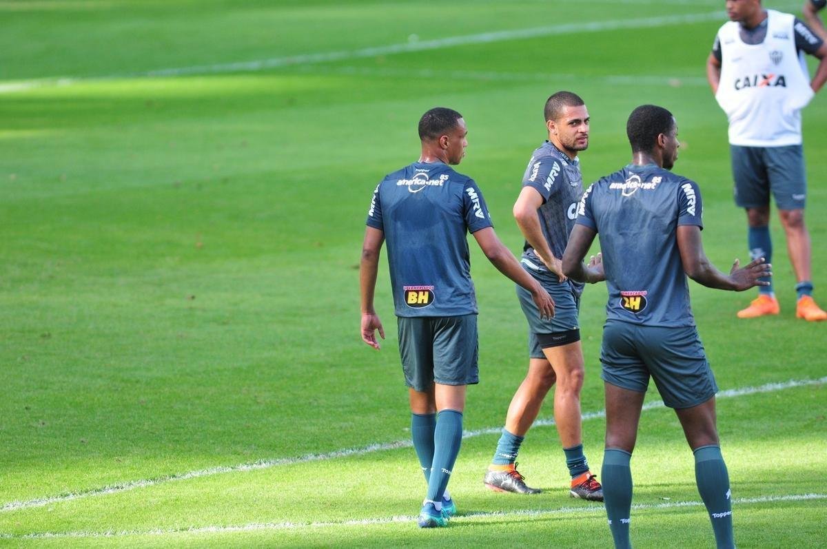 Fotos da apresentao e primeiro treino de Leandrinho no Atltico