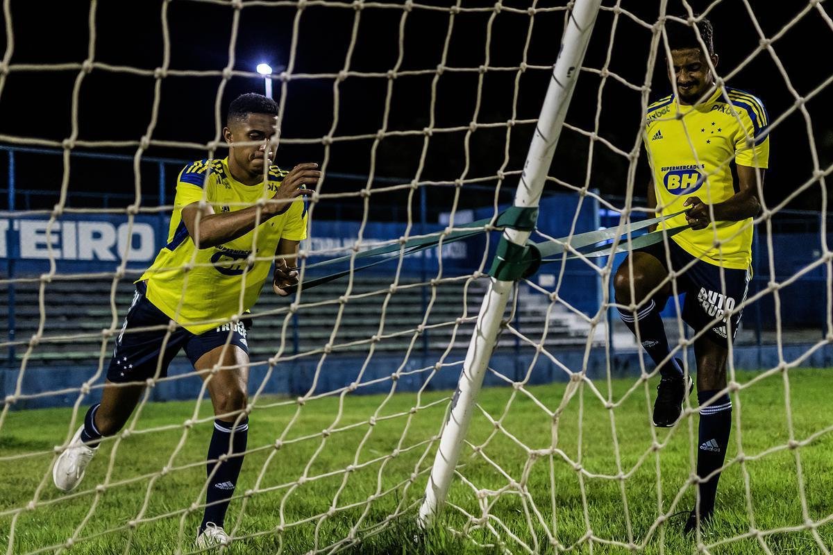 Treino do Cruzeiro no Estdio Lindolfo Monteiro, em Teresina, antes da partida contra o Tuntum, no interior do Par, pela segunda fase da Copa do Brasil
