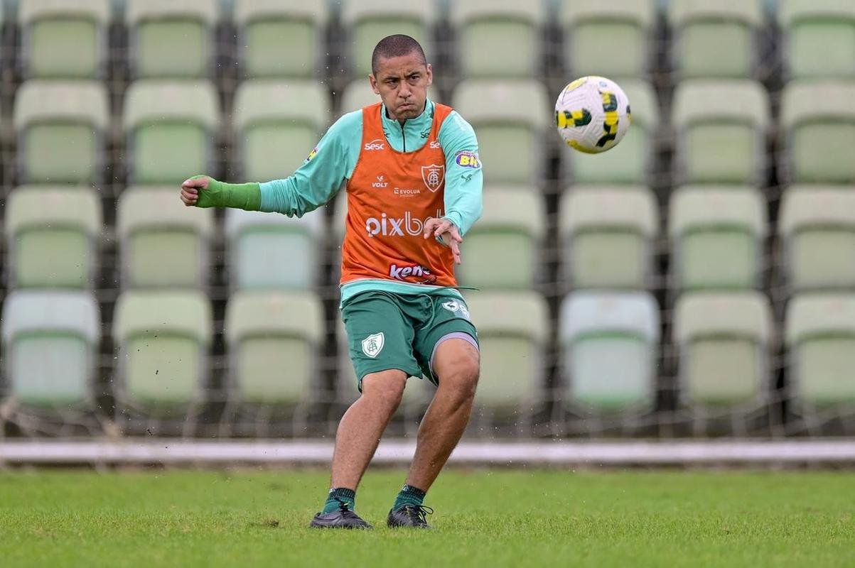 Amrica treina nesta segunda-feira (31/10), no CT Lanna Drumond, focado na partida contra o Internacional