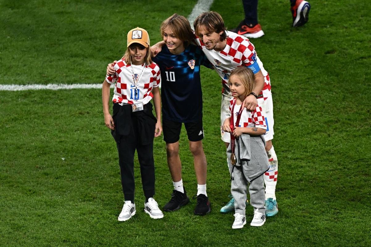 Festa e premiao dos jogadores da Crocia pela conquista do terceiro lugar na Copa do Mundo de 2022, no Catar. Time croata venceu o Marrocos por 2 a 1 neste sbado (17), no Estdio Internacional Khalifa, em Doha
