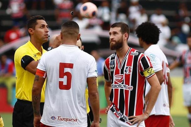 Equipes se enfrentaram pela sétima rodada do Campeonato Pernambucano no estádio do Arruda