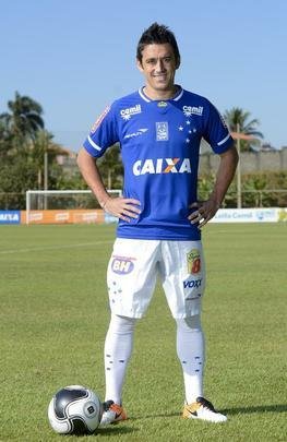 Veja fotos do treino e da apresentao oficial de Lucas e Robinho no Cruzeiro