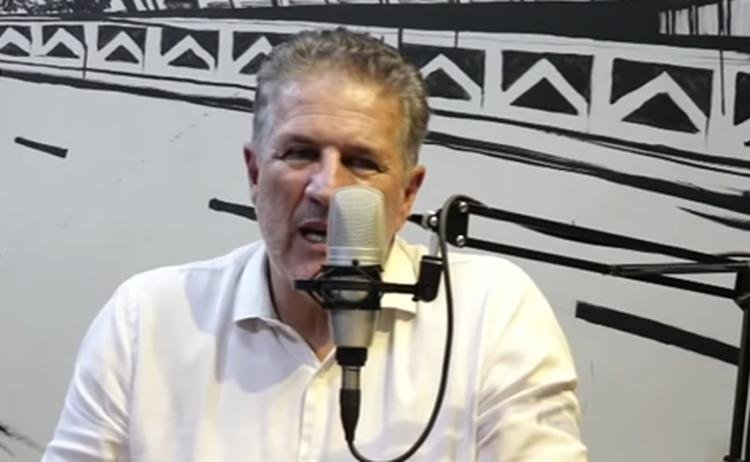 (Foto: Reprodu��o/YouTube/Camisa Doze)