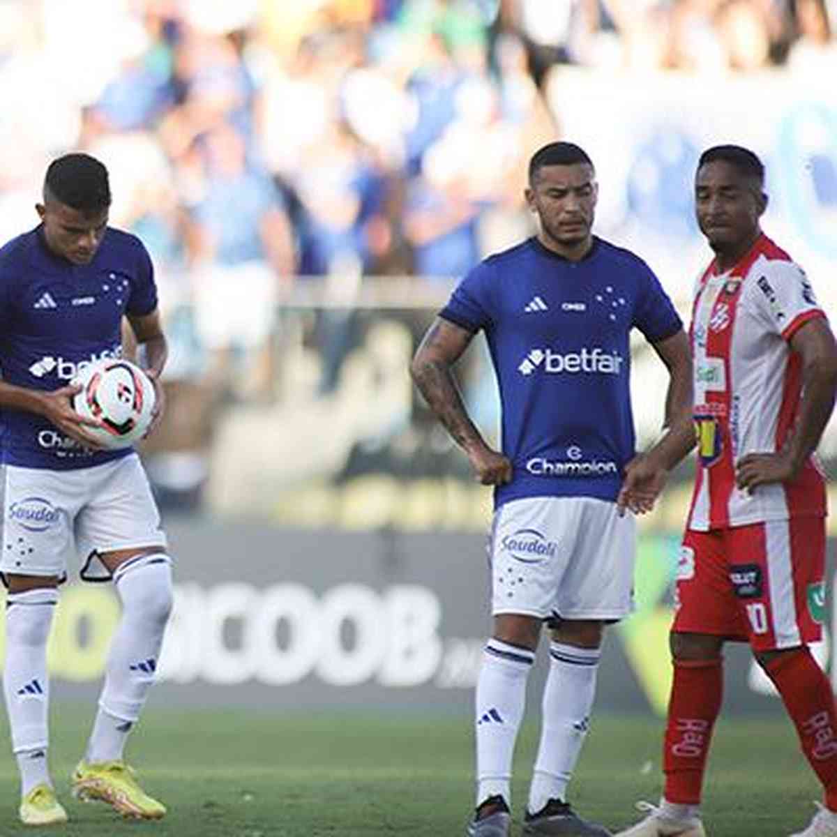Em jogo sem emoções, Sport empata sem gols com a Tombense pela Série B