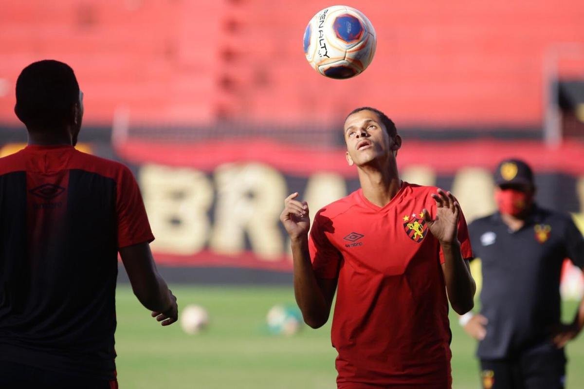 O Leão encerrou sua participação no quadrangular do rebaixamento com a terceira vitória em três jogos. Na tarde desta quarta-feira, os rubro-negros golearam o Petrolina por 5 a 0, na Ilha do Retiro