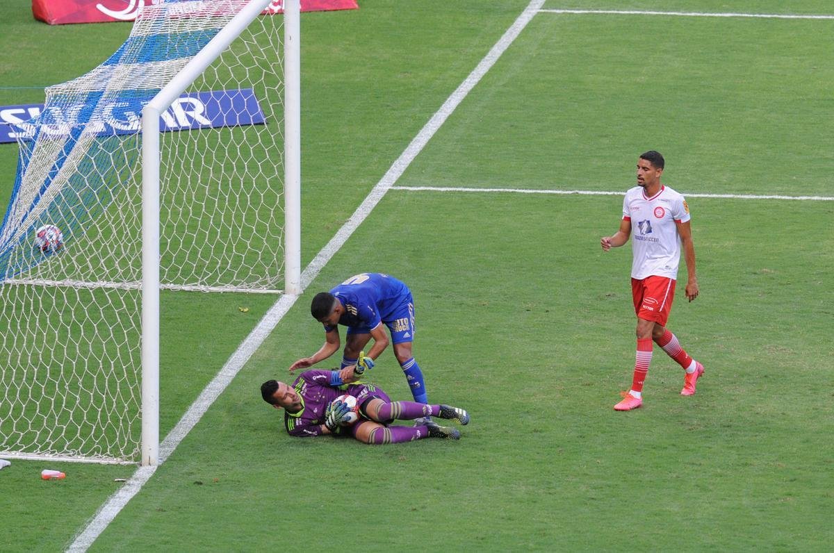 Fotos do empate por 0 a 0 entre Cruzeiro e Tombense, no Mineiro, em Belo Horizonte, pela sexta rodada do Campeonato Mineiro de 2021. Goleiro cruzeirense Fbio pegou um pnalti cobrado por Paulinho Dias e evitou o revs.