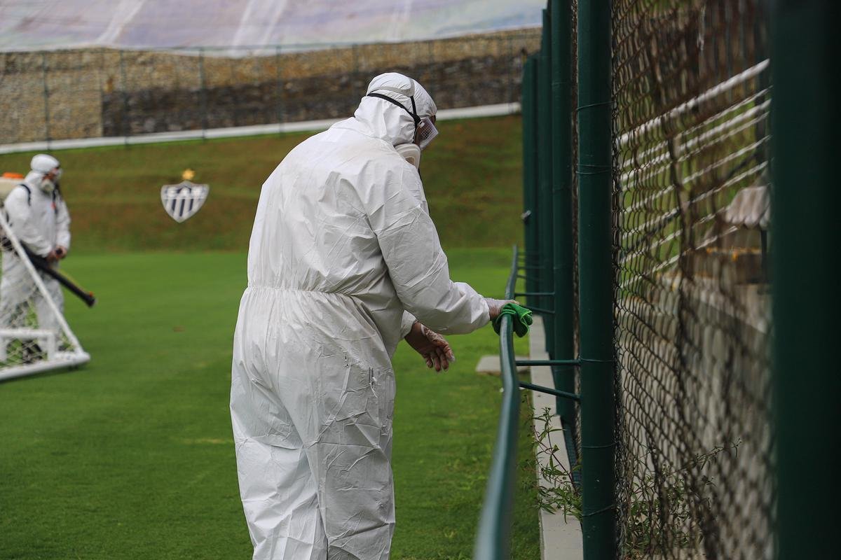 Fotos da desinfeco na Cidade do Galo