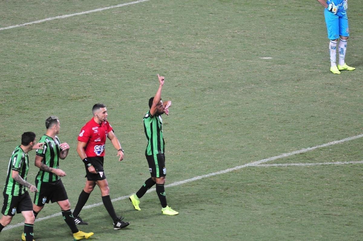Amrica venceu a Caldense, com gols de Matheusinho e Joo Paulo, e avanou