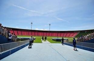 Torcida faz festa em aeroporto para receber o tricampe�o Brasileiro