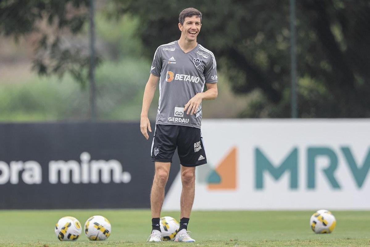 Nacho Fernndez - Meio-campista foi vendido para o River Plate por US$ 3,1 milhes (sendo US$ 1,1 milho pelo perdo da dvida com o clube argentino).