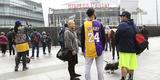 Torcedores do Lakers e amantes do basquete homenageiam Kobe Bryant
