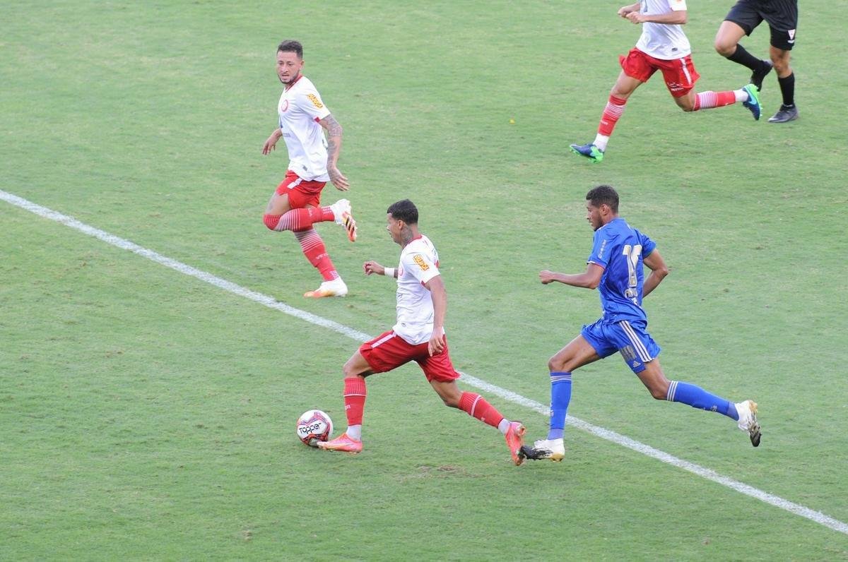 Fotos do empate por 0 a 0 entre Cruzeiro e Tombense, no Mineiro, em Belo Horizonte, pela sexta rodada do Campeonato Mineiro de 2021. Goleiro cruzeirense Fbio pegou um pnalti cobrado por Paulinho Dias e evitou o revs.