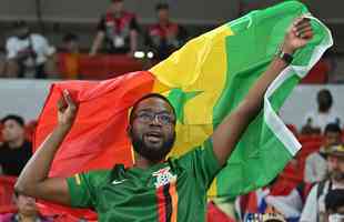 Fotos dos torcedores de Senegal e Holanda durante jogo pelo Grupo A da Copa do Mundo.