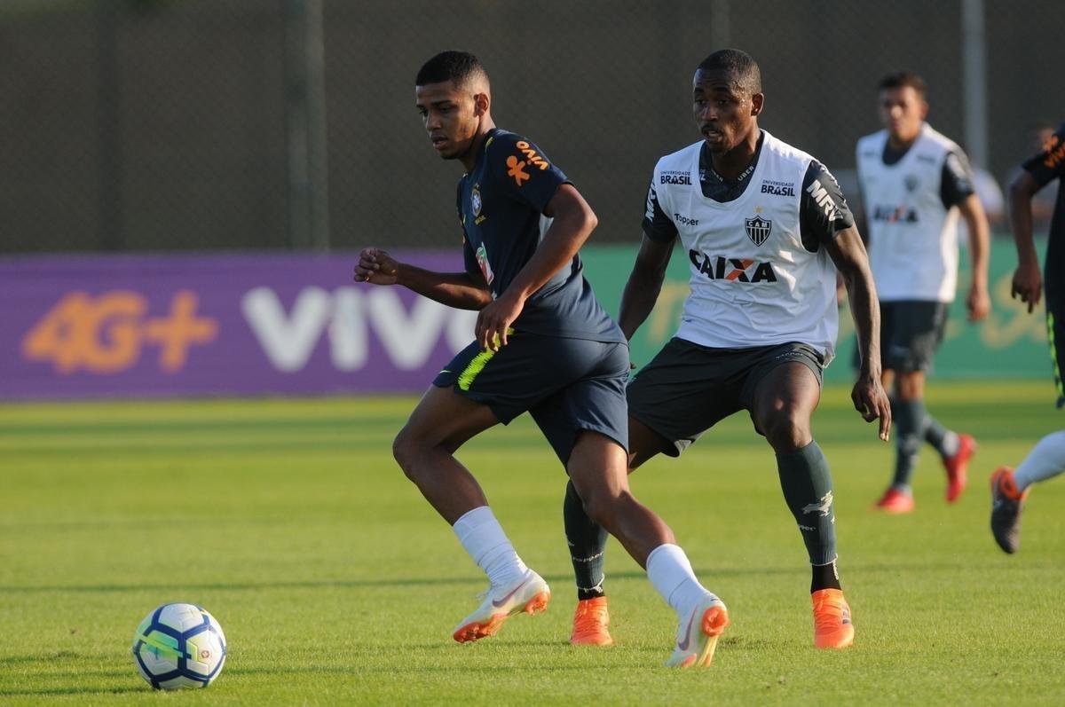 Atltico colocou alguns reforos em campo e derrotou a Seleo Brasileira Sub-20 por 5 a 3 com gols de Ricardo Oliveira (2), Denlson, Terans e Erik. Jhonny Lucas, Alerrandro e Alan descontaram.