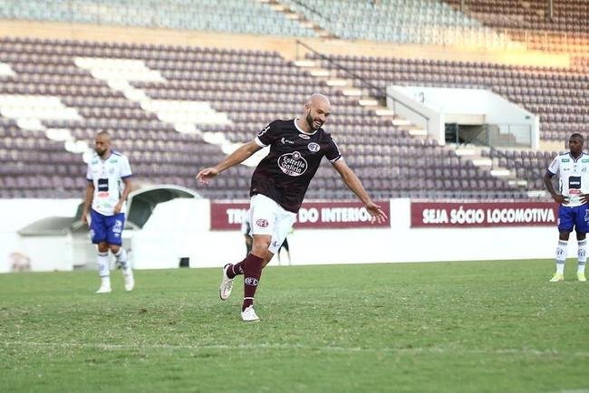 Ferroviria venceu com trs gols de Michel, dois de Welinton Torro (ex-Cruzeiro), um de Bruno Xavier, um de Tony (ex-Amrica) e um de Jhoninha