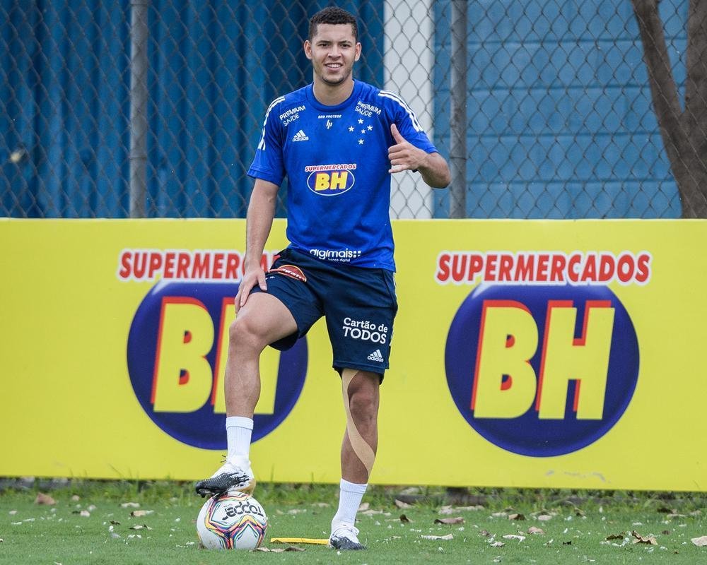 Fotos do primeiro treino de Rafael Sobis na volta ao Cruzeiro, nesta segunda