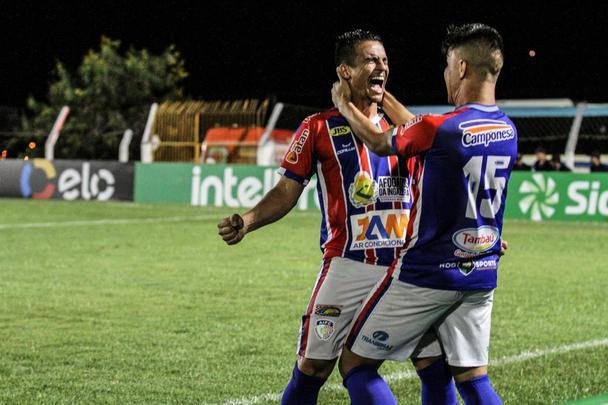 Teve 'silêncio', galo na rua e carreata e muita festa na cidade de Afogados após o apito final