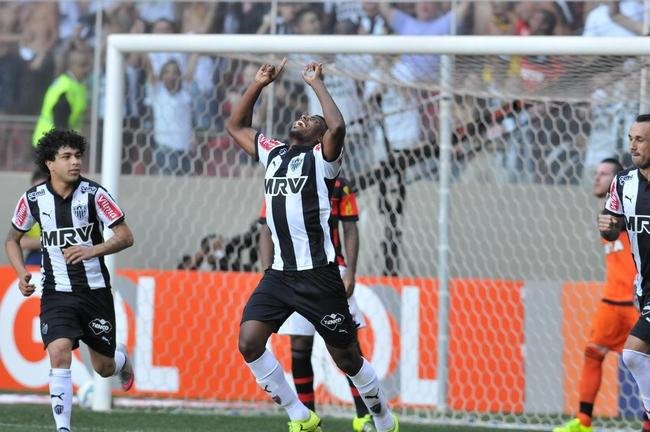 lances do primeiro tempo do jogo entre Atl�tico e Flamengo no Independ�ncia