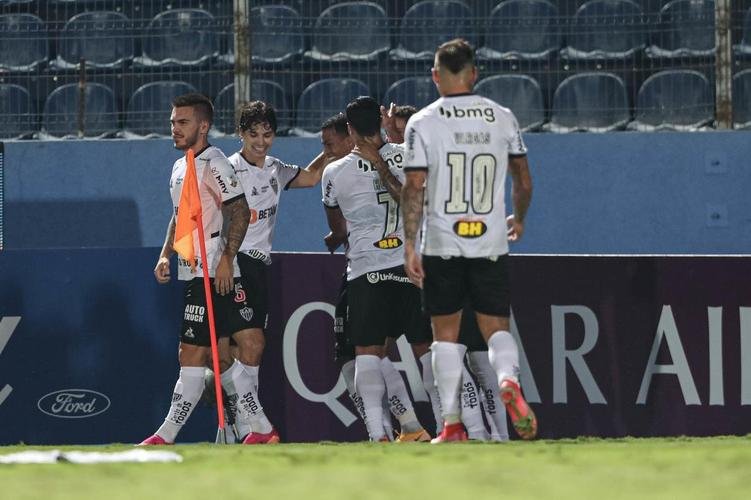 Atltico venceu o Cerro Porteo, em Assuno, com um gol de Keno, nos acrscimos do segundo tempo