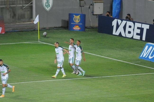 Ademir, de pnalti, sacramentou a virada do Amrica sobre o Palmeiras no Independncia