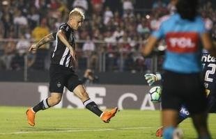Atl�tico saiu atr�s, conseguiu virada com R�ger Guedes e Ricardo Oliveira, mas cedeu empate no Morumbi