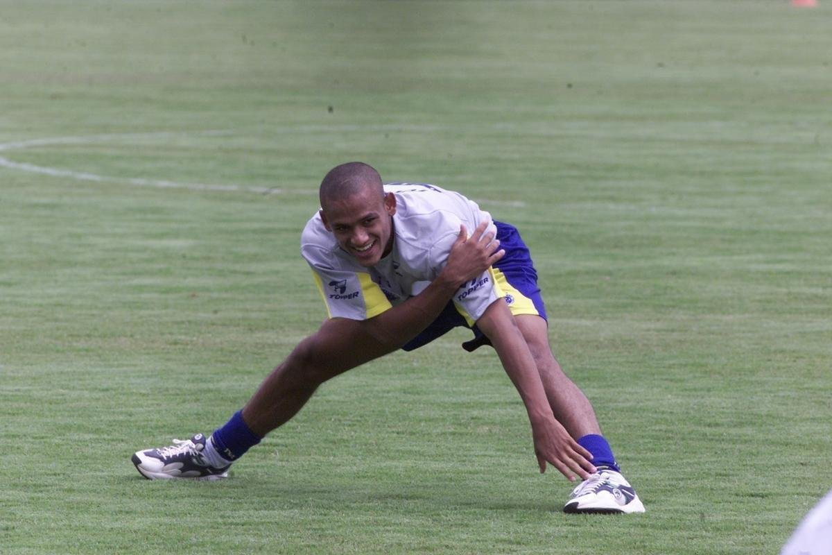 Meia Marcinho (Cruzeiro: 2003-2005 / Flamengo: 2008): 48 jogos por Cruzeiro (8 gols) e 38 jogos por Flamengo (17 gols)