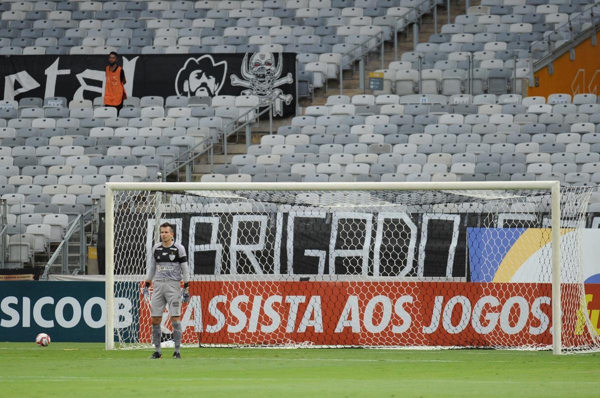 Goleiro foi homenageado na despedida dos gramados