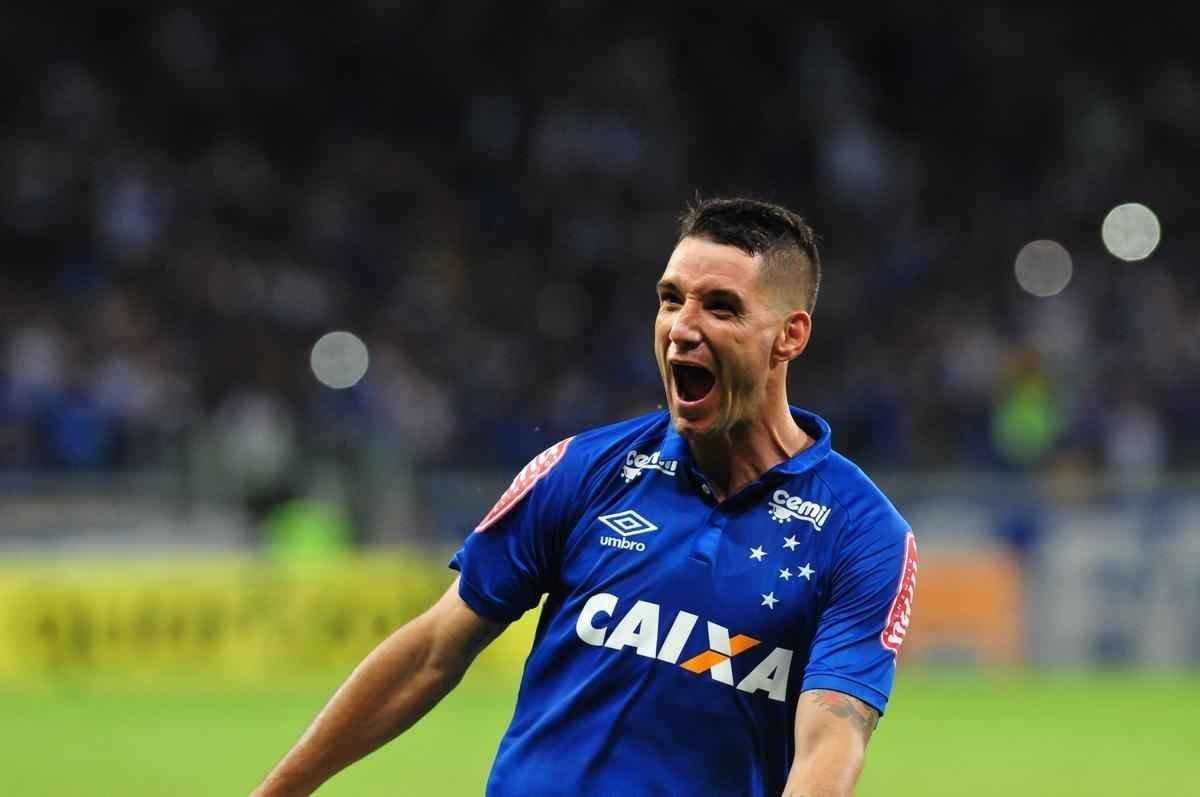 Cruzeiro perde por 2 a 1, mas gol de Thiago Neves assegura classificao s oitavas de final