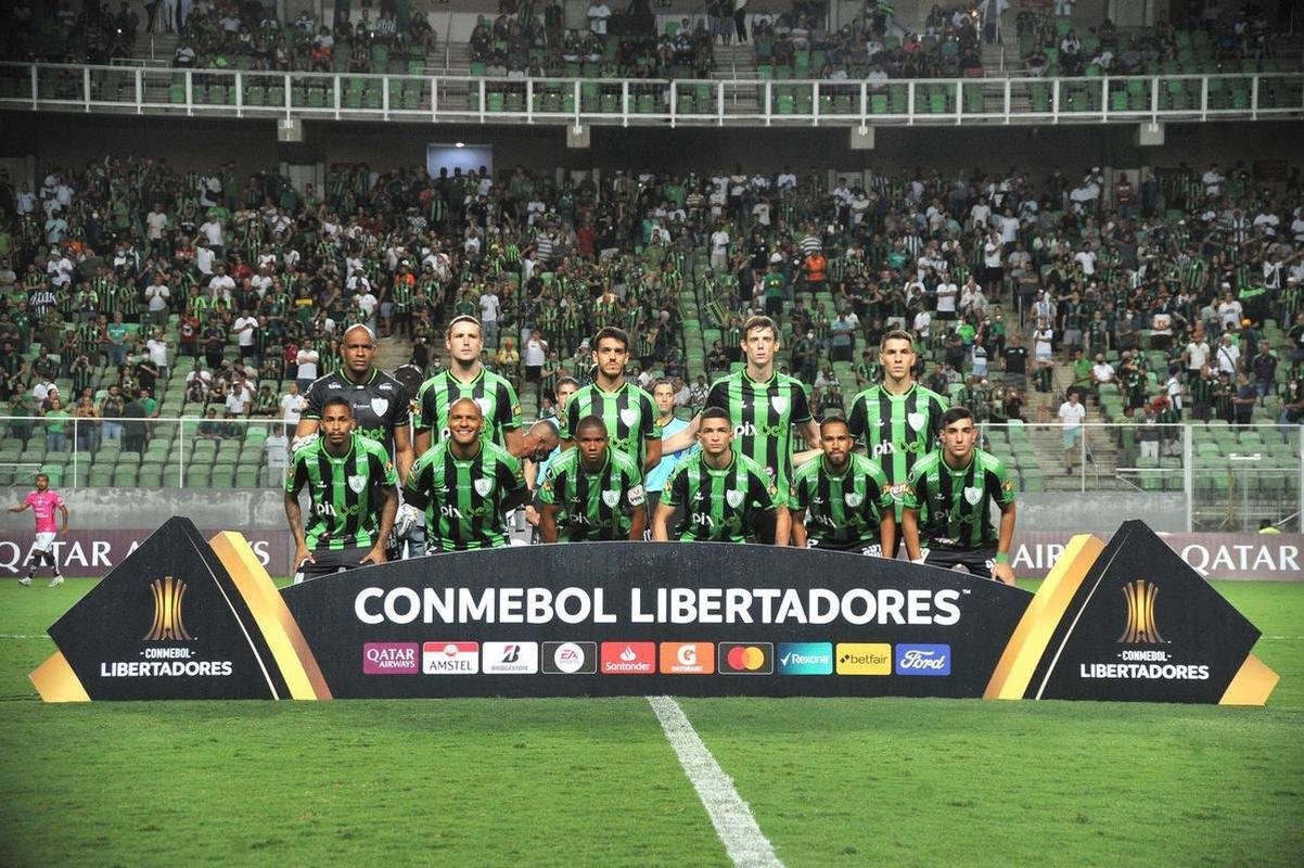 Na estreia na fase de grupos da Libertadores, o Amrica frustrou a torcida no Independncia com a derrota por 2 a para o Independiente del Valle, do Equador. 
