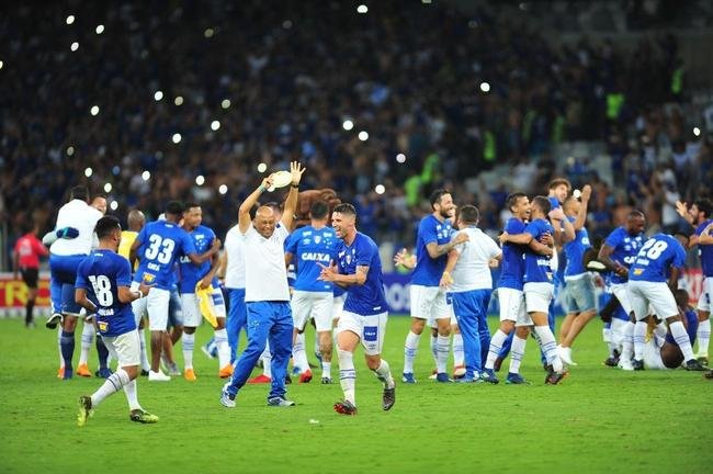 Festa do Cruzeiro com a conquista do Campeonato Mineiro sobre o Atltico
