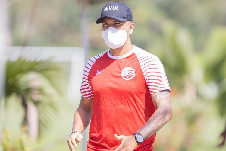 Jogadores, membros da comissão técnica, dirigentes e funcionários do Náutico realizaram testes para Covid-19 na manhã desta sexta-feira; resultados são previstos até a próxima segunda.